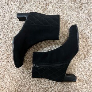 Stuart Weitzman Black Quilted Ankle Boots Size 9